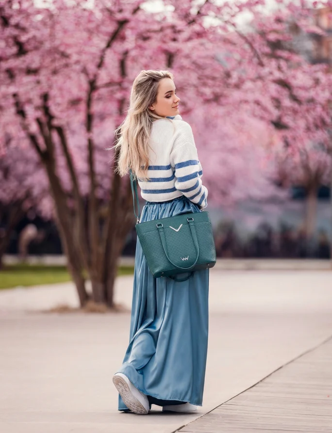 Neela Teal